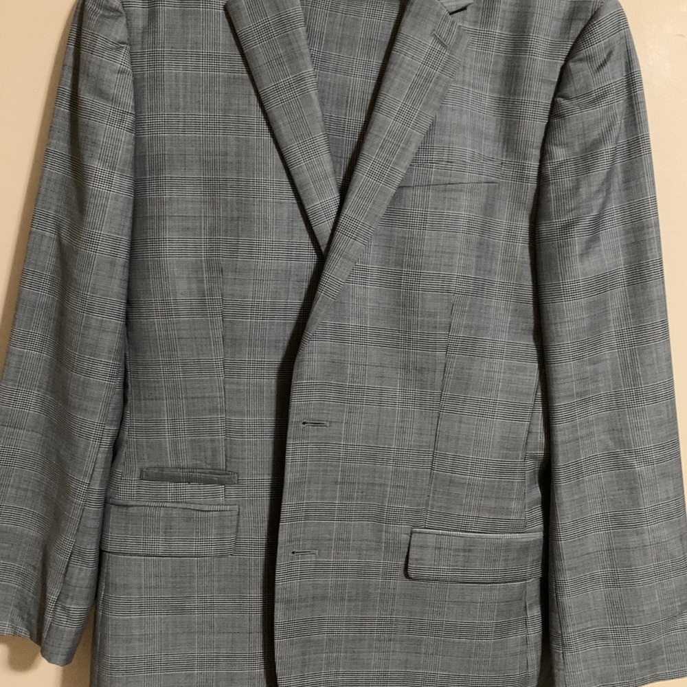 Men’s express suit. Jacket 42R. Pants 34/30
